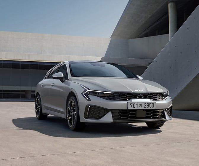 Kia K5 · 车型参考图，实际车辆以预约确认为准。